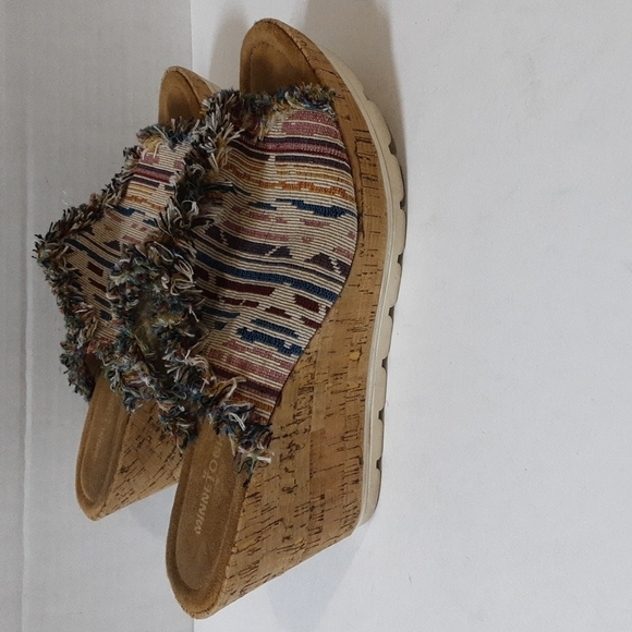 Minnetonka women casual wedges sandals Slip-on 11 Fringe Boho - Picture 3 of 10